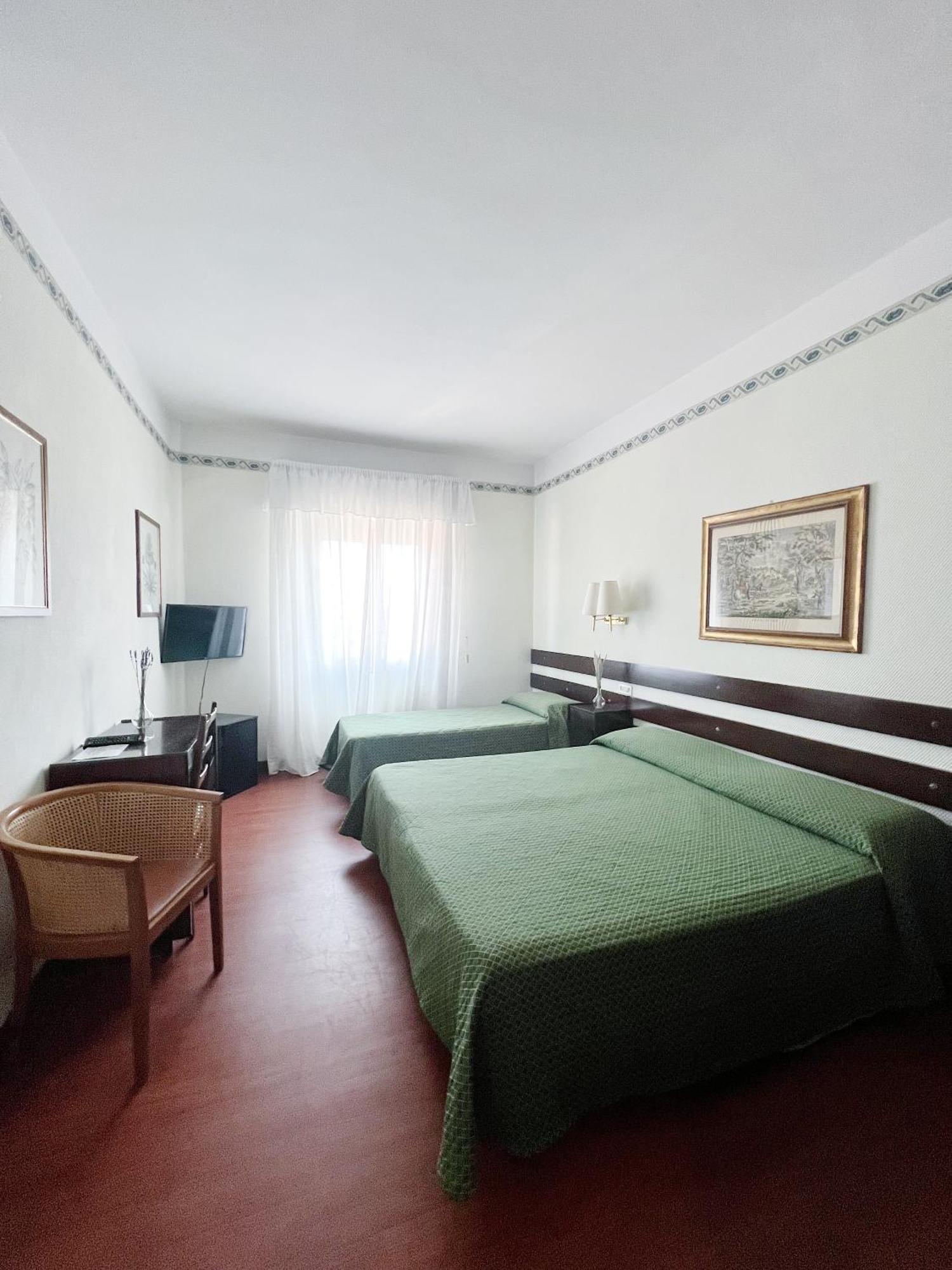Piccadilly Hotel