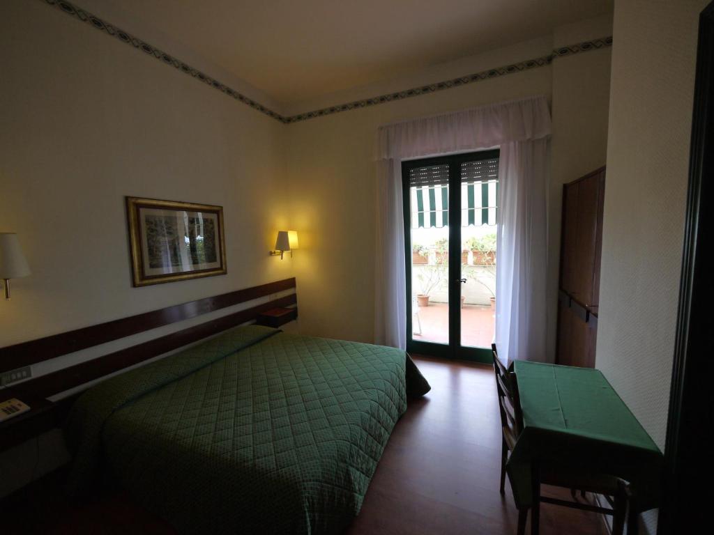 Piccadilly Hotel 3*