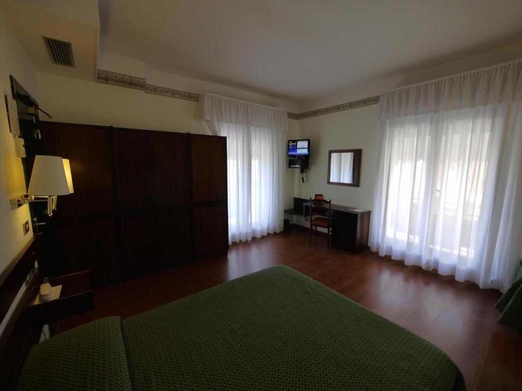 Piccadilly Hotel