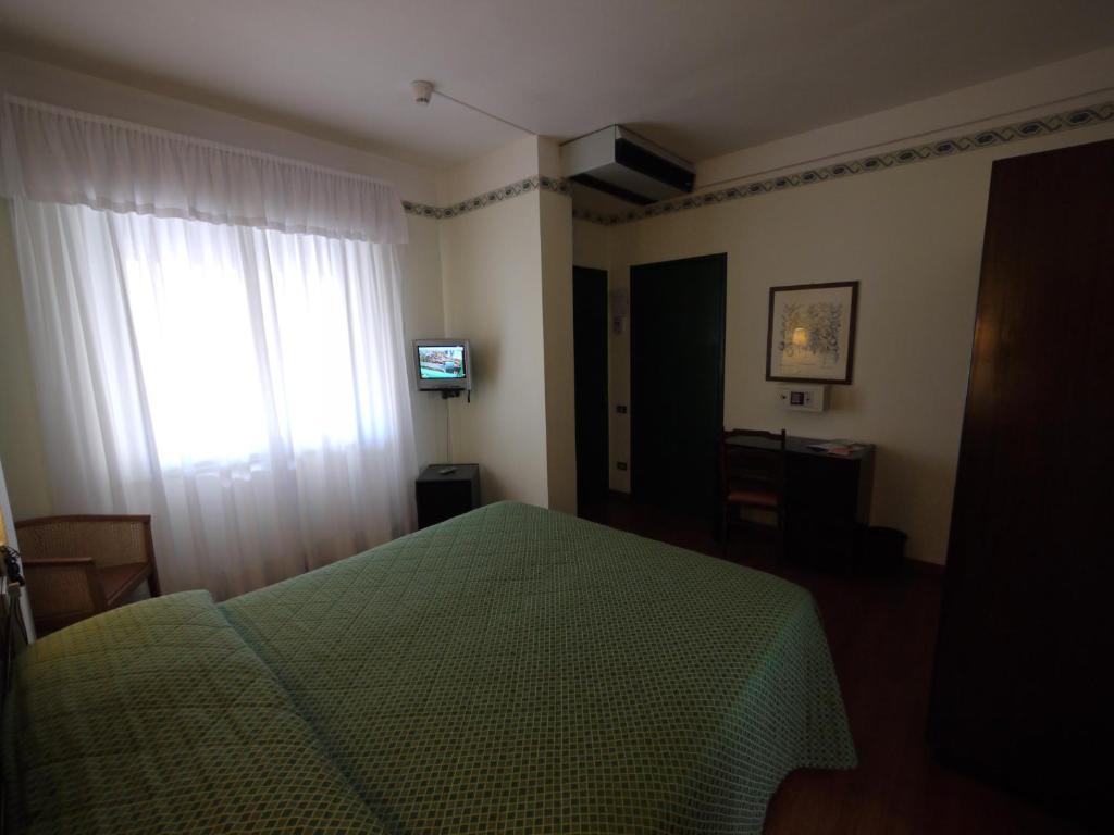 Piccadilly Hotel 3*